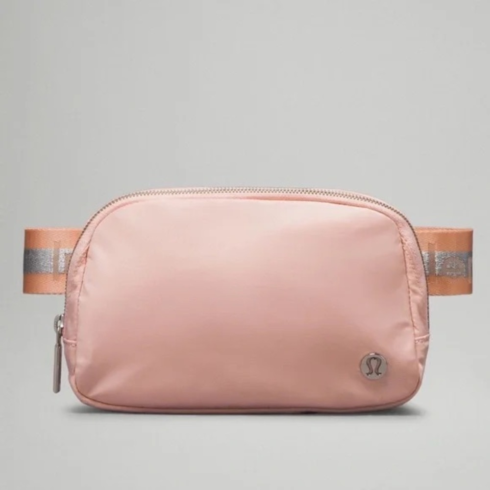 NWT Lululemon Athletica Everywhere Belt Bag 1L Pink Mist/Silver/ White New Color